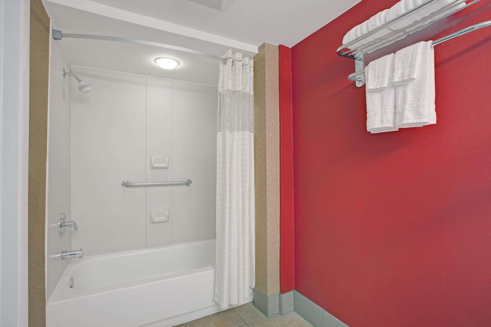 Imagen de la habitación del Hotel Days Inn by Wyndham Ridgefield NJ. Foto 9