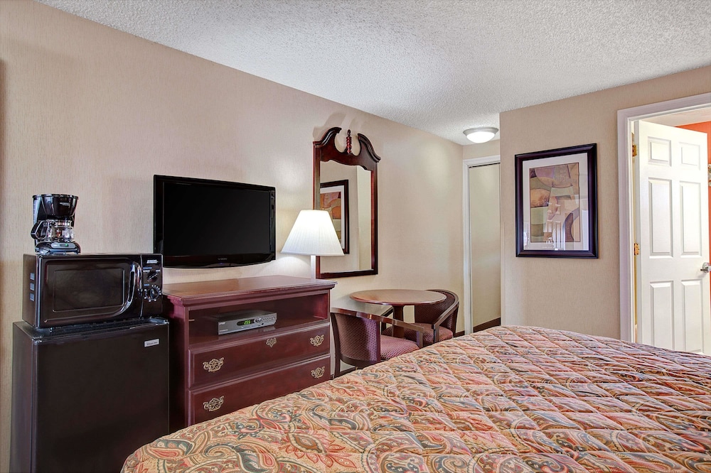 Imagen de la habitación del Hotel Days Inn by Wyndham Ridgefield NJ. Foto 13