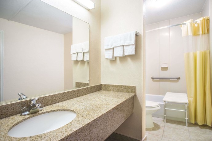 Imagen de la habitación del Hotel Days Inn by Wyndham Roanoke Near I-81. Foto 8