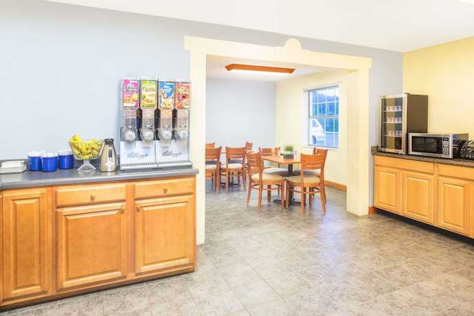 Imagen del bar/restaurante del Hotel Days Inn by Wyndham Roanoke Near I-81. Foto 2