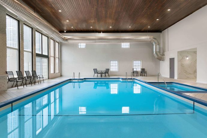 Imagen de la piscina del Hotel Days Inn by Wyndham Saint John New Brunswick. Foto 20