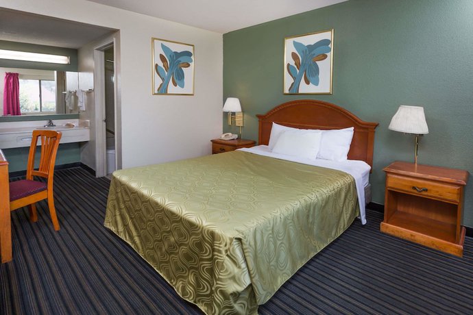 Imagen de la habitación del Hotel Days Inn by Wyndham San Bernardino. Foto 4
