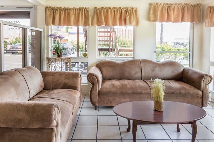 Imagen de los interiores del Hotel Days Inn by Wyndham San Bernardino. Foto 11
