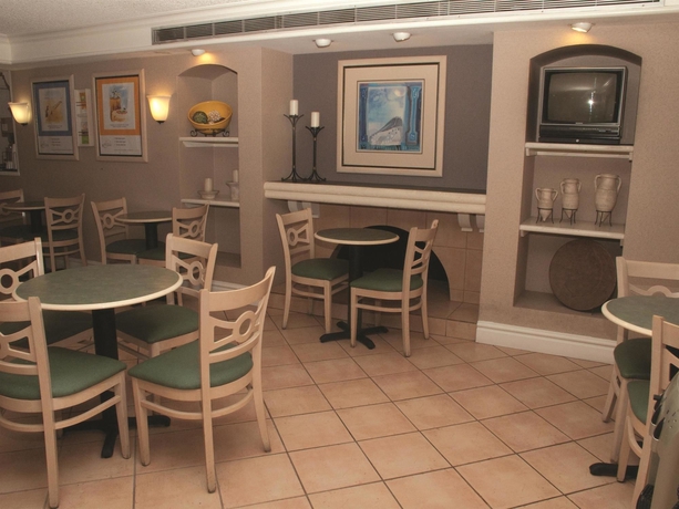 Imagen general del Hotel Days Inn by Wyndham San Diego Vista. Foto 1