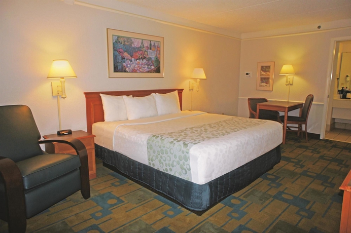 Imagen de la habitación del Hotel Days Inn by Wyndham San Diego Vista. Foto 11