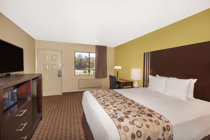 Imagen de la habitación del Hotel Days Inn by Wyndham San Jose Airport. Foto 8