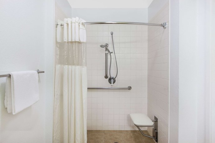 Imagen de la habitación del Hotel Days Inn by Wyndham San Jose Airport. Foto 11