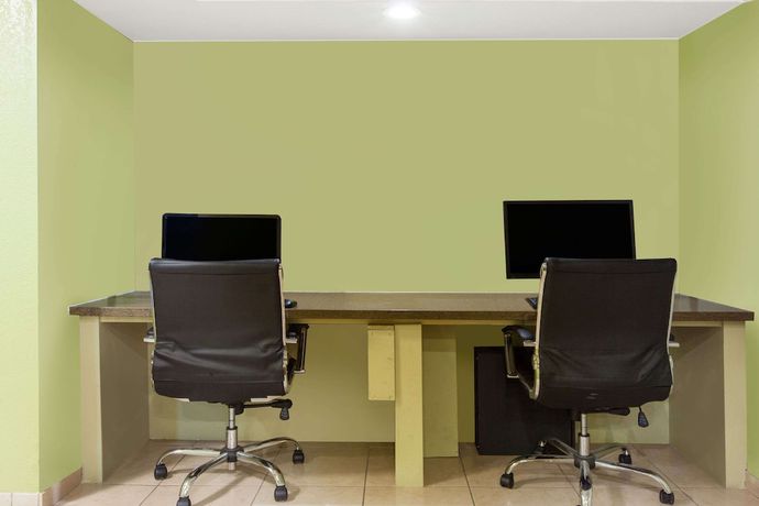 Imagen de los interiores del Hotel Days Inn by Wyndham San Jose Airport. Foto 14