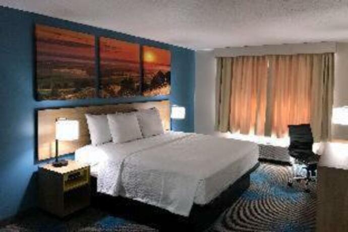 Imagen de la habitación del Hotel Days Inn by Wyndham Sandusky Cedar Point. Foto 18