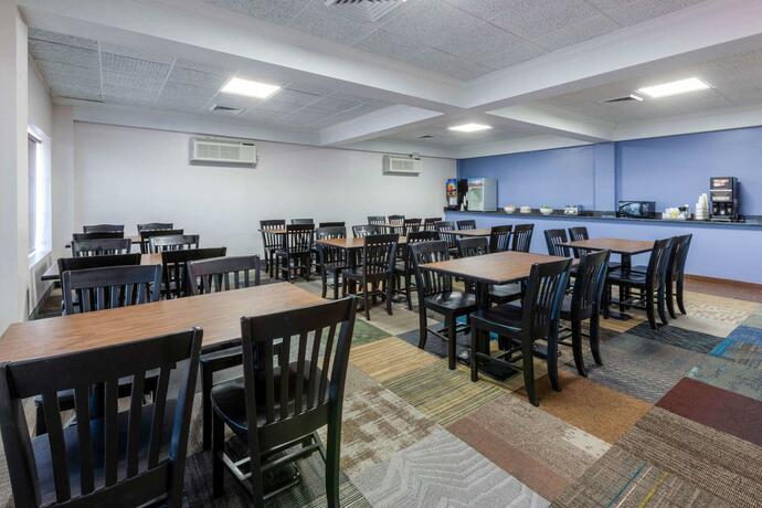 Imagen del bar/restaurante del Hotel Days Inn by Wyndham Sandusky Cedar Point. Foto 12