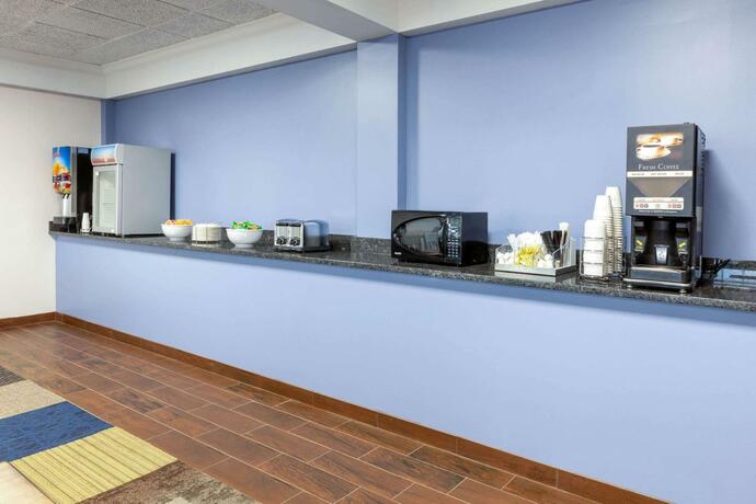 Imagen del bar/restaurante del Hotel Days Inn by Wyndham Sandusky Cedar Point. Foto 13