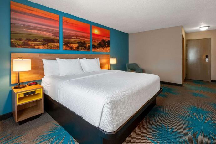 Imagen de la habitación del Hotel Days Inn by Wyndham Sandusky Cedar Point. Foto 29