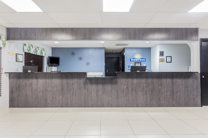 Imagen de los interiores del Hotel Days Inn by Wyndham Sarasota I-75. Foto 11