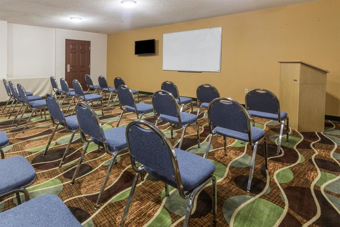 Imagen de los interiores del Hotel Days Inn by Wyndham Sarasota I-75. Foto 13