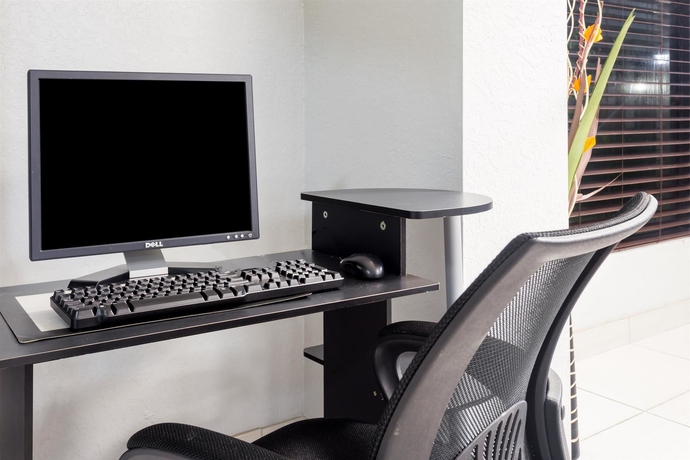 Imagen de los interiores del Hotel Days Inn by Wyndham Sarasota I-75. Foto 15