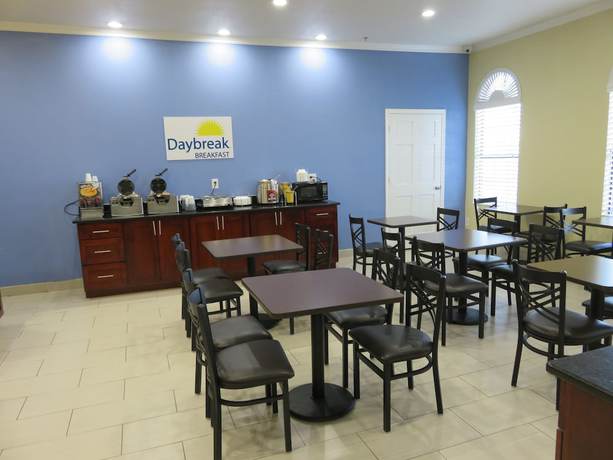 Imagen del bar/restaurante del Hotel Days Inn by Wyndham Seaworld/Lackland AFB. Foto 2