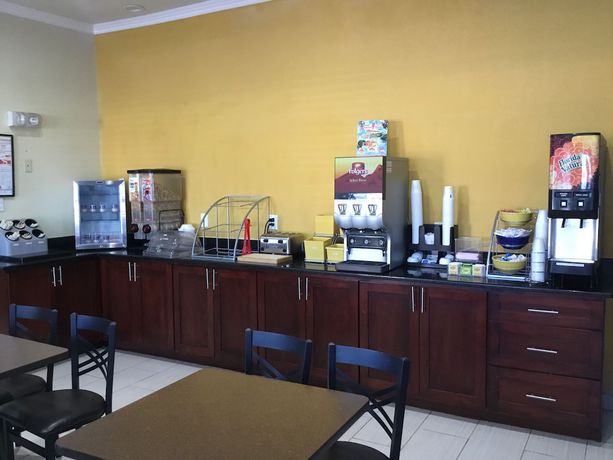 Imagen del bar/restaurante del Hotel Days Inn by Wyndham Seaworld/Lackland AFB. Foto 3