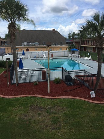 Imagen de la piscina del Hotel Days Inn by Wyndham St Augustine I-95-Outlet Mall. Foto 18