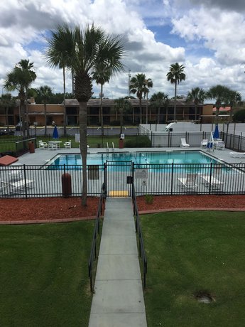 Imagen de la piscina del Hotel Days Inn by Wyndham St Augustine I-95-Outlet Mall. Foto 20