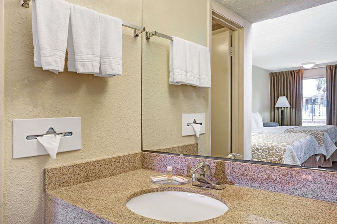 Imagen de la habitación del Hotel Days Inn by Wyndham St Augustine I-95-Outlet Mall. Foto 12