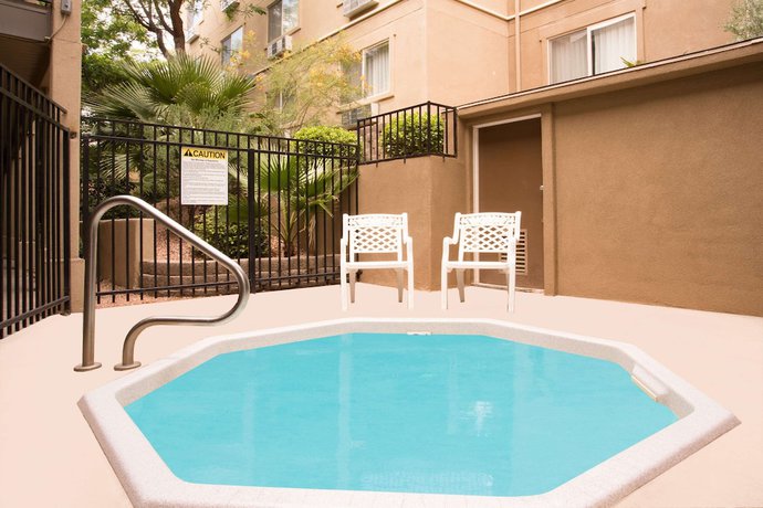 Imagen de la piscina del Hotel Days Inn by Wyndham St. George. Foto 20