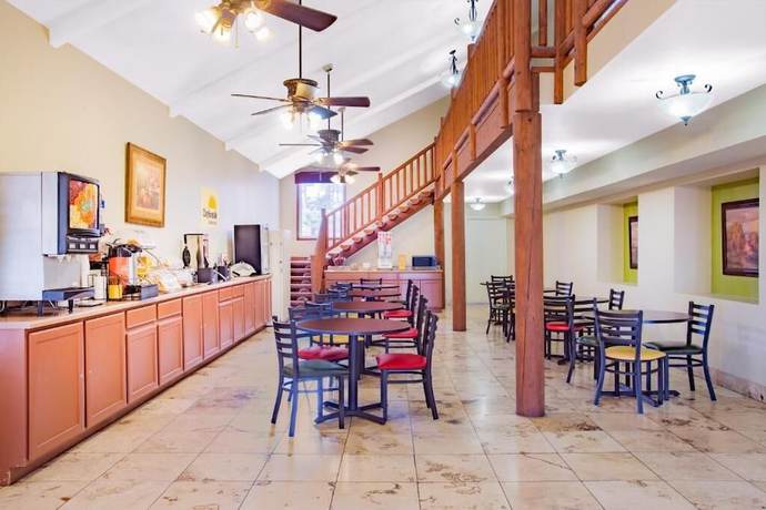 Imagen del bar/restaurante del Hotel Days Inn by Wyndham St. George. Foto 2