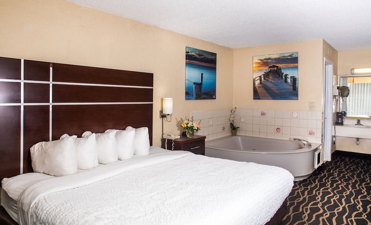 Imagen de la habitación del Hotel Days Inn by Wyndham Stuart, FL. Foto 6