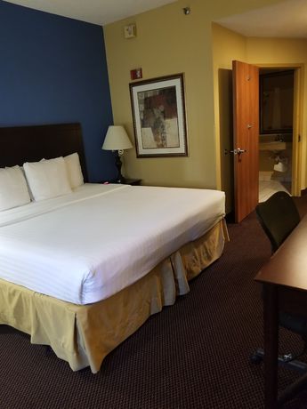 Imagen de la habitación del Hotel Days Inn by Wyndham Tulsa Central. Foto 7