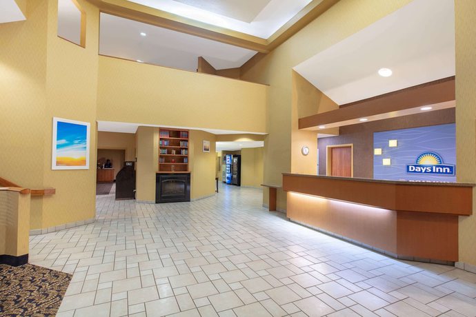 Imagen de los interiores del Hotel Days Inn by Wyndham Tulsa Central. Foto 19