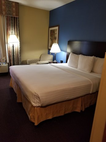 Imagen de la habitación del Hotel Days Inn by Wyndham Tulsa Central. Foto 16