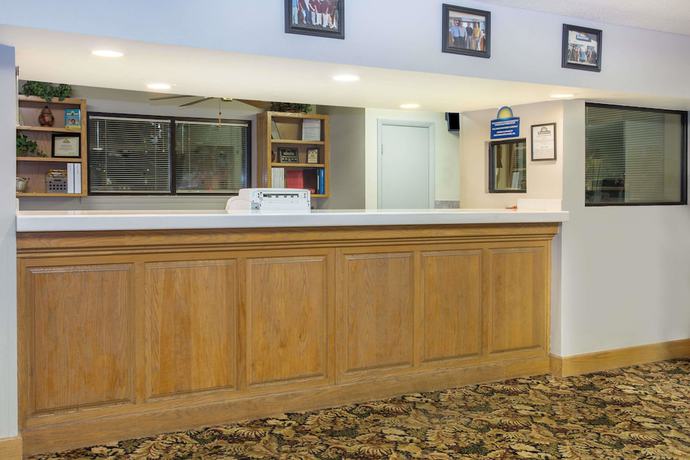 Imagen de los interiores del Hotel Days Inn by Wyndham Valdosta I-75. Foto 16