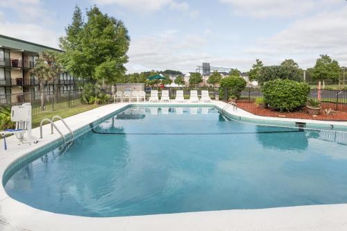 Imagen de la piscina del Hotel Days Inn by Wyndham Valdosta/Near Valdosta Mall. Foto 7