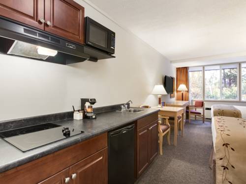 Imagen de la habitación del Hotel Days Inn by Wyndham Victoria Airport Sidney. Foto 10