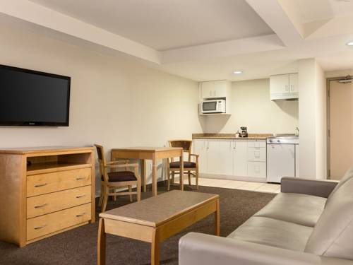 Imagen de la habitación del Hotel Days Inn by Wyndham Victoria Airport Sidney. Foto 11