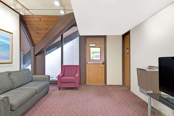 Imagen de los interiores del Hotel Days Inn by Wyndham Washington Pennsylvania. Foto 13