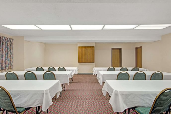 Imagen de los interiores del Hotel Days Inn by Wyndham Washington Pennsylvania. Foto 14