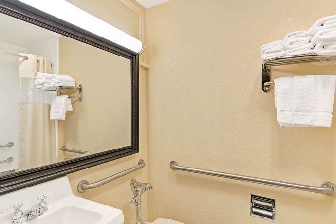 Imagen de la habitación del Hotel Days Inn by Wyndham Washington Pennsylvania. Foto 6