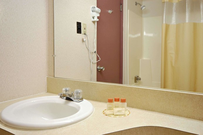 Imagen de la habitación del Hotel Days Inn by Wyndham Washington Pennsylvania. Foto 7