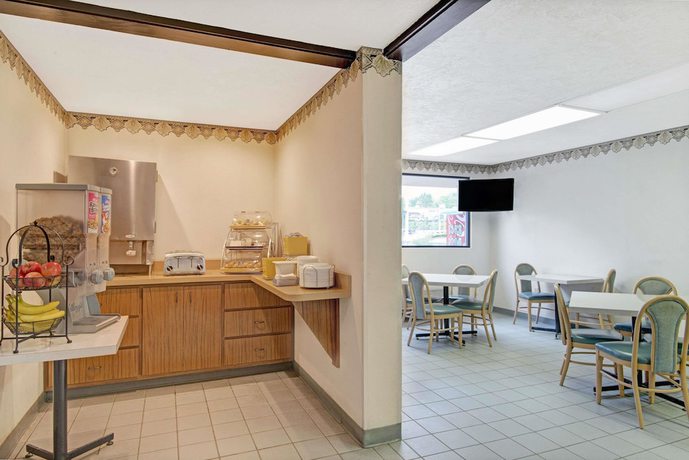 Imagen del bar/restaurante del Hotel Days Inn by Wyndham Washington Pennsylvania. Foto 4