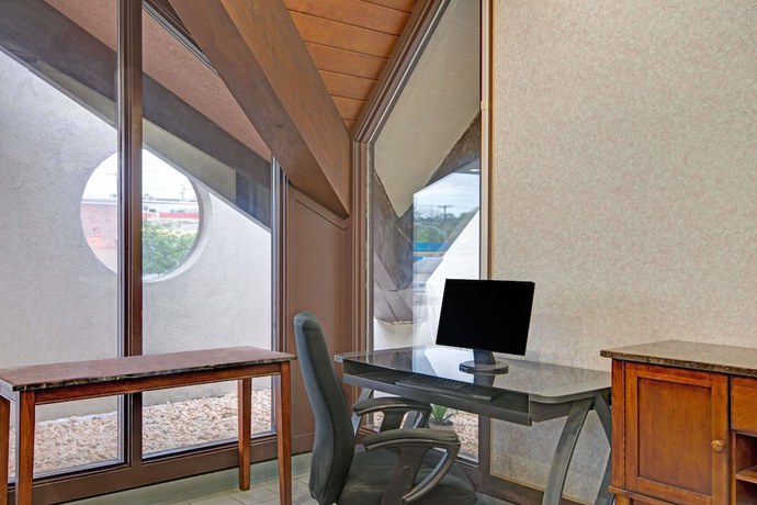 Imagen de los interiores del Hotel Days Inn by Wyndham Washington Pennsylvania. Foto 15