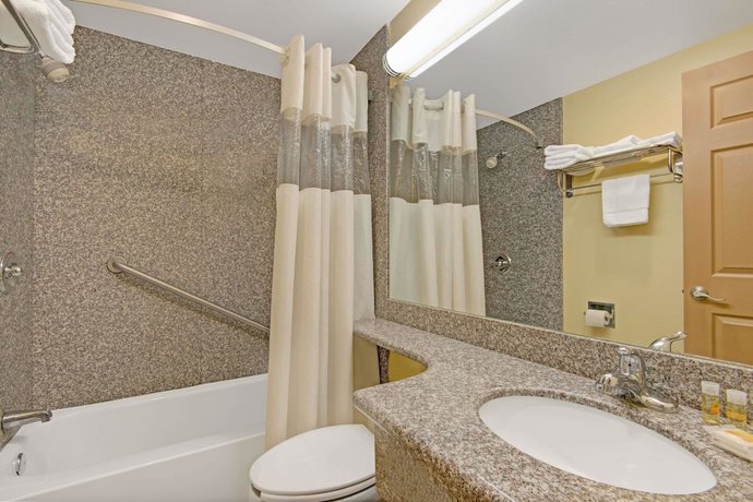 Imagen de la habitación del Hotel Days Inn by Wyndham Washington Pennsylvania. Foto 10