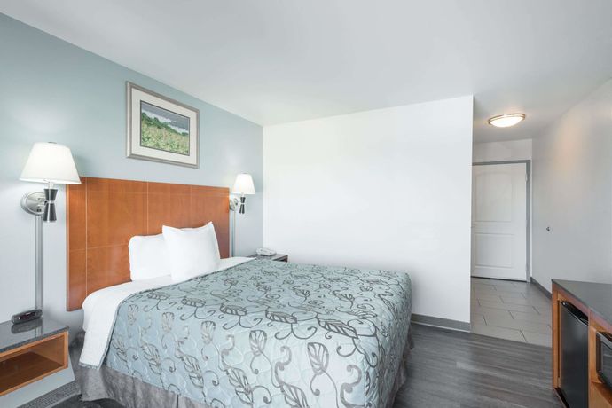 Imagen de la habitación del Hotel Days Inn by Wyndham Watertown Fort Drum. Foto 5