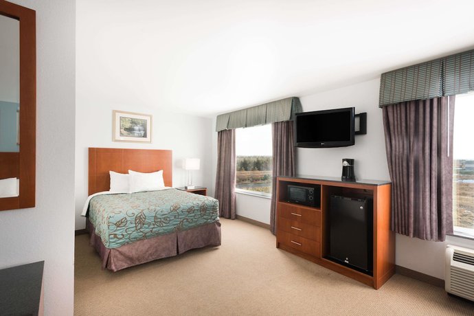 Imagen de la habitación del Hotel Days Inn by Wyndham Watertown Fort Drum. Foto 6