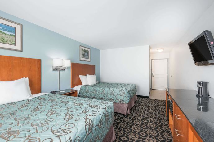 Imagen de la habitación del Hotel Days Inn by Wyndham Watertown Fort Drum. Foto 7