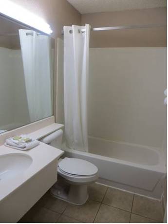 Imagen de la habitación del Hotel Days Inn by Wyndham Waukegan. Foto 14