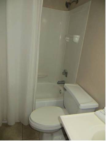 Imagen de la habitación del Hotel Days Inn by Wyndham Waukegan. Foto 15