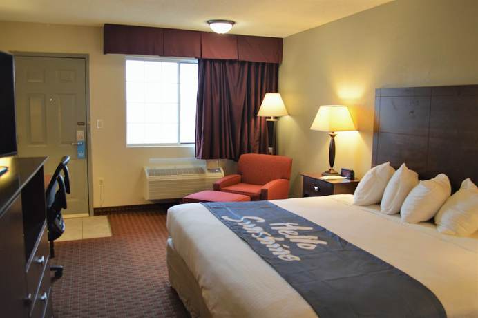 Imagen de la habitación del Hotel Days Inn by Wyndham Whitmore Lake. Foto 5