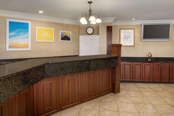 Imagen de los interiores del Hotel Days Inn by Wyndham Whitmore Lake. Foto 18