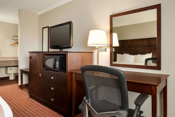 Imagen de la habitación del Hotel Days Inn by Wyndham Whitmore Lake. Foto 16