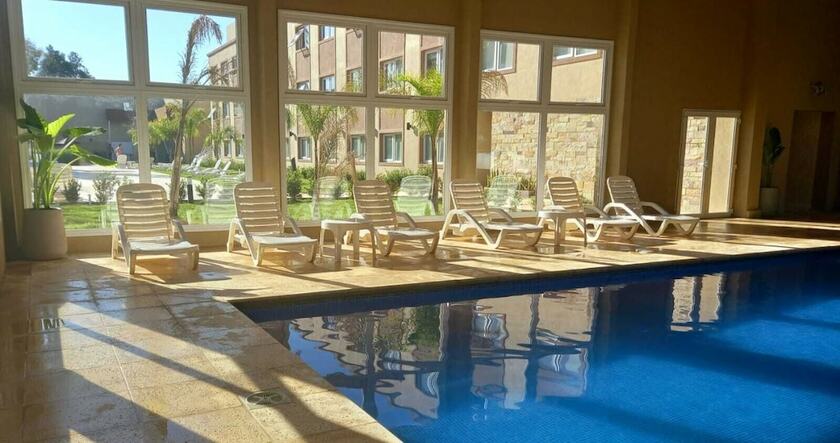 Imagen de la piscina del Hotel Days Inn by Wyndham Zarate. Foto 17